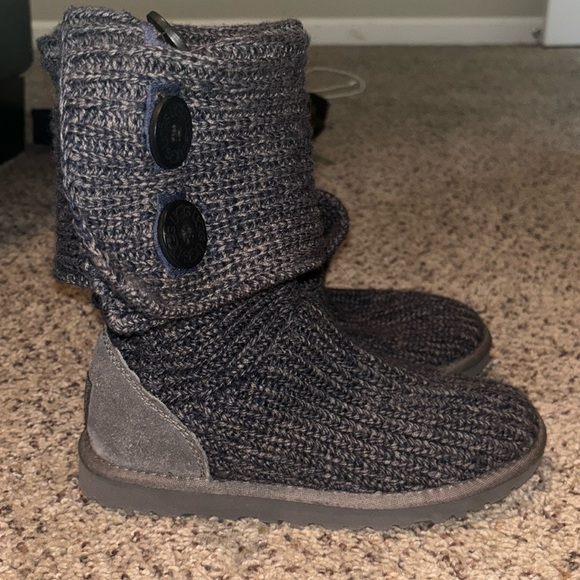 UGG- Classic Cardy Boot size 6 - Picture 2 of 7